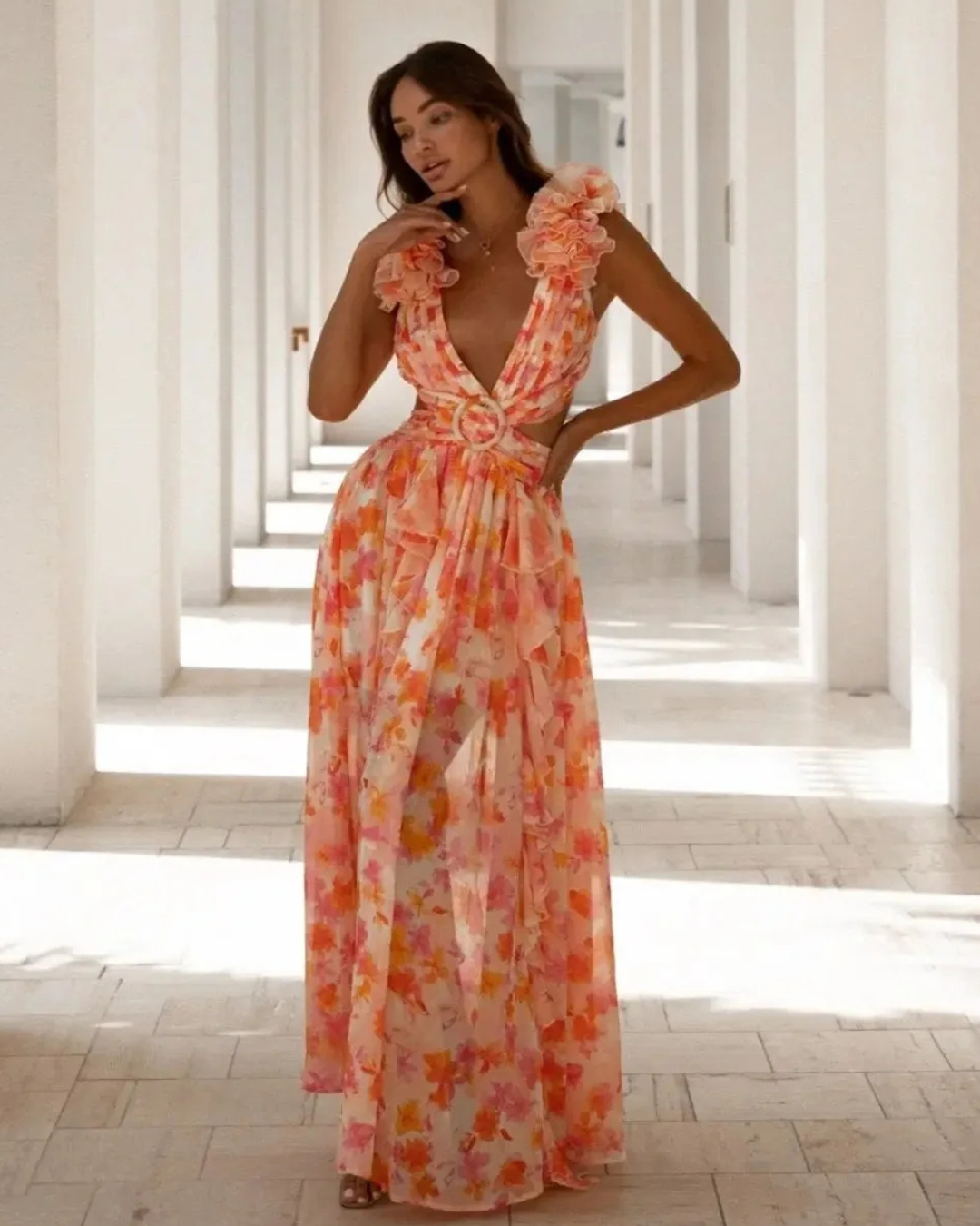Brenda | Vestido Largo de Estampado Floral con Volantes en los Tirantes y Cinturón Decorativo