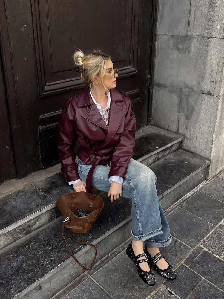 Amira | Chaqueta recta de cuero con cinturón