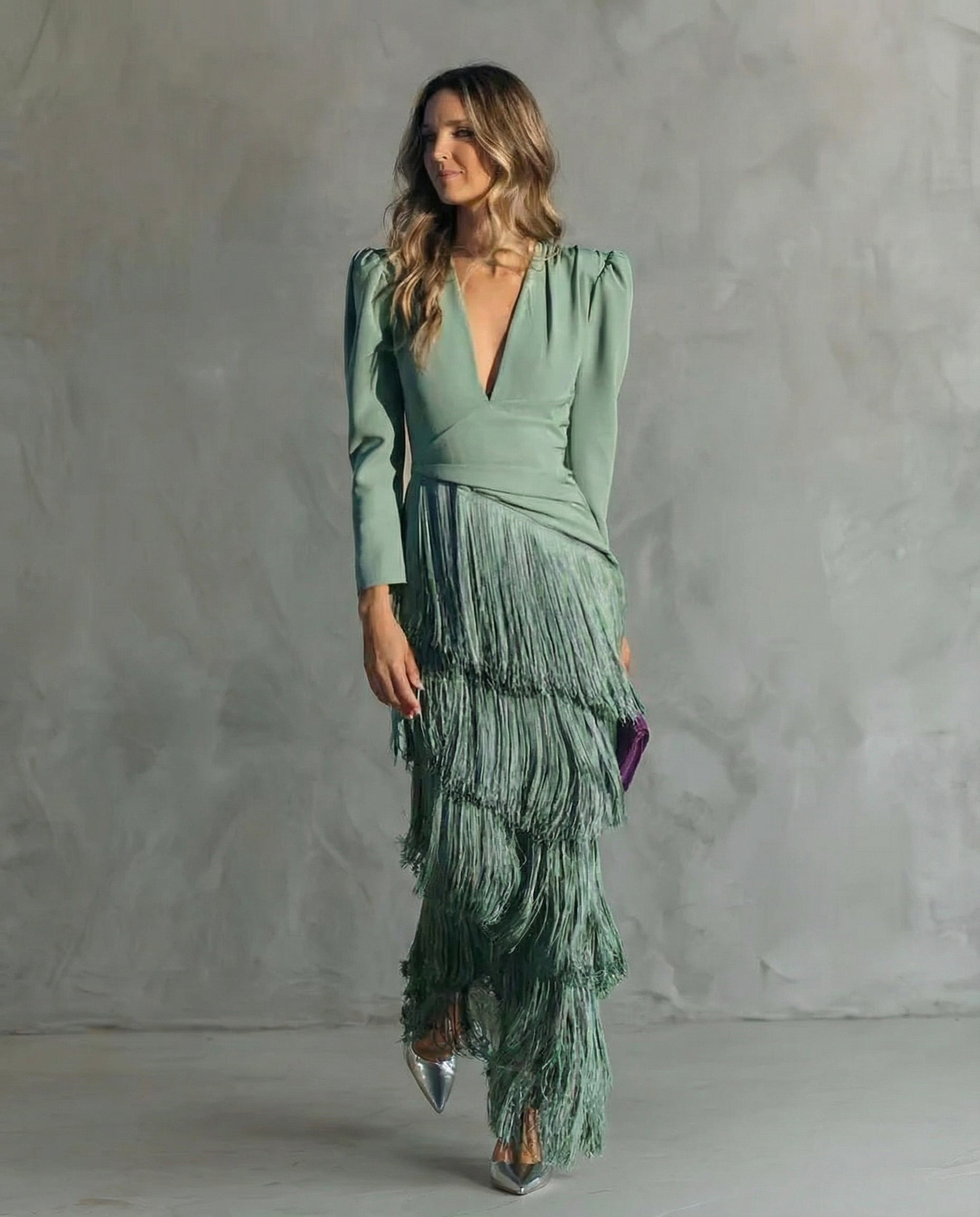Chiara – Elegante vestido con mangas con flecos