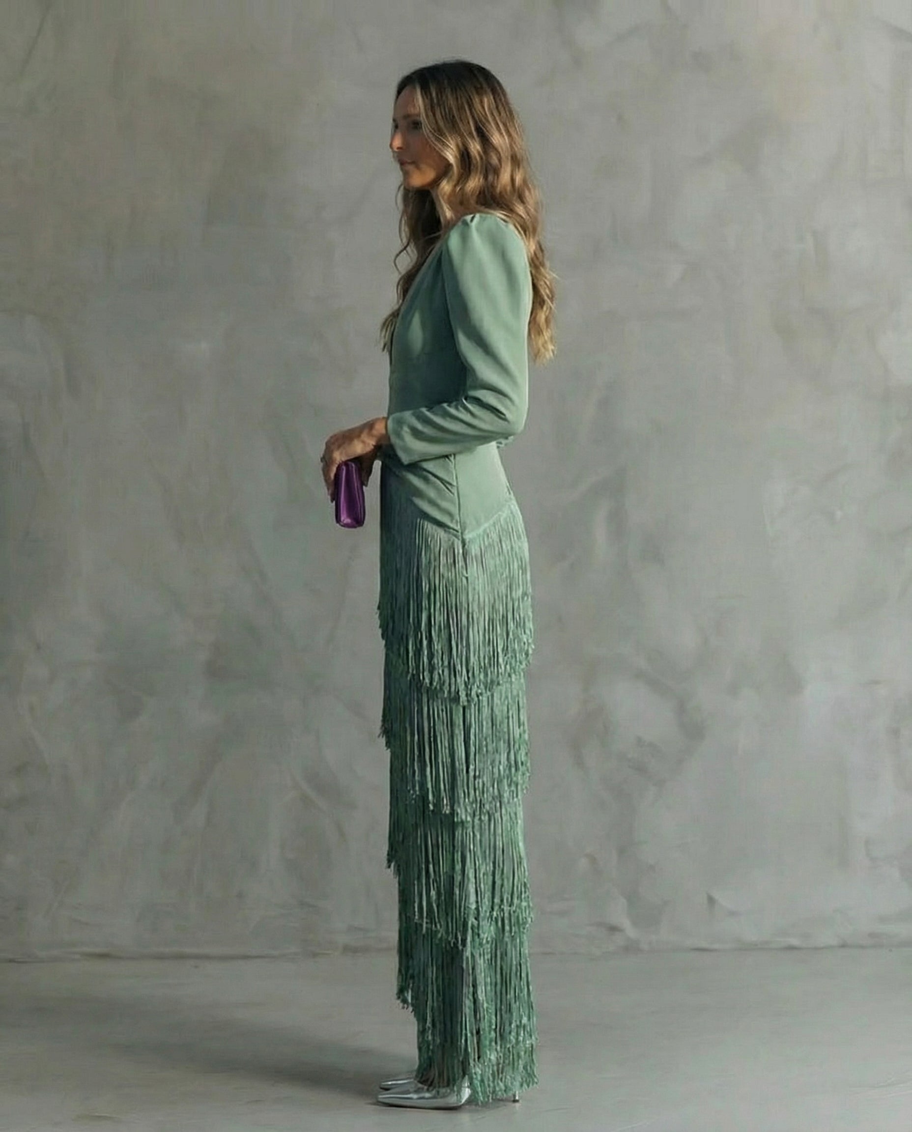 Chiara – Elegante vestido con mangas con flecos