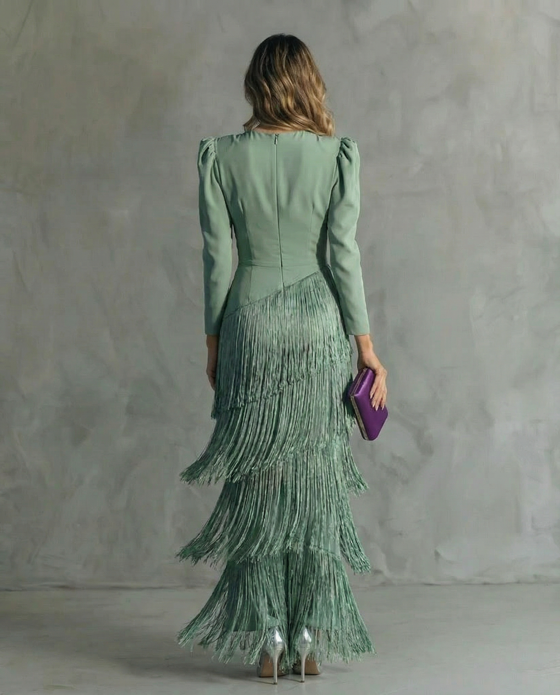 Chiara – Elegante vestido con mangas con flecos